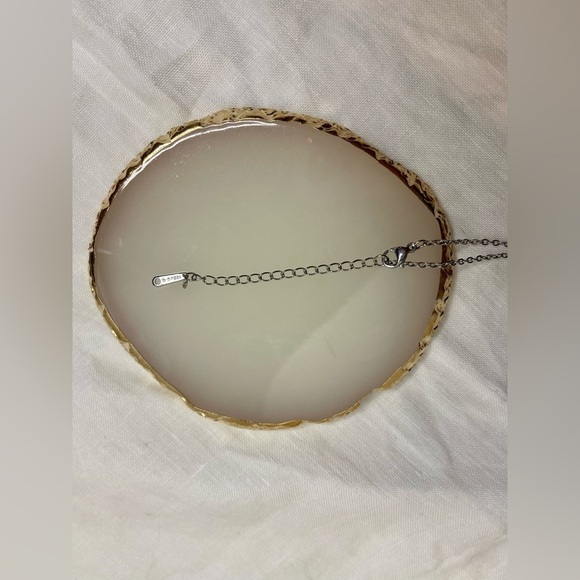 Dainty engraved FLOWER Pendant | SILVER Stainless Steel Necklace‎ - Picture 6 of 11